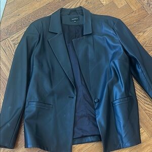 MAJORELLE Black Blazer with Notched Lapels and Tailored Fit